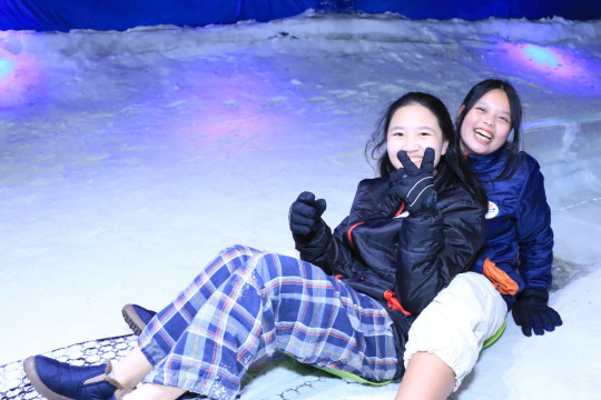 Giữa mùa hè nóng bức, tụi mình lại đi… nghịch tuyết tại Thành phố Tuyết - Snow City!